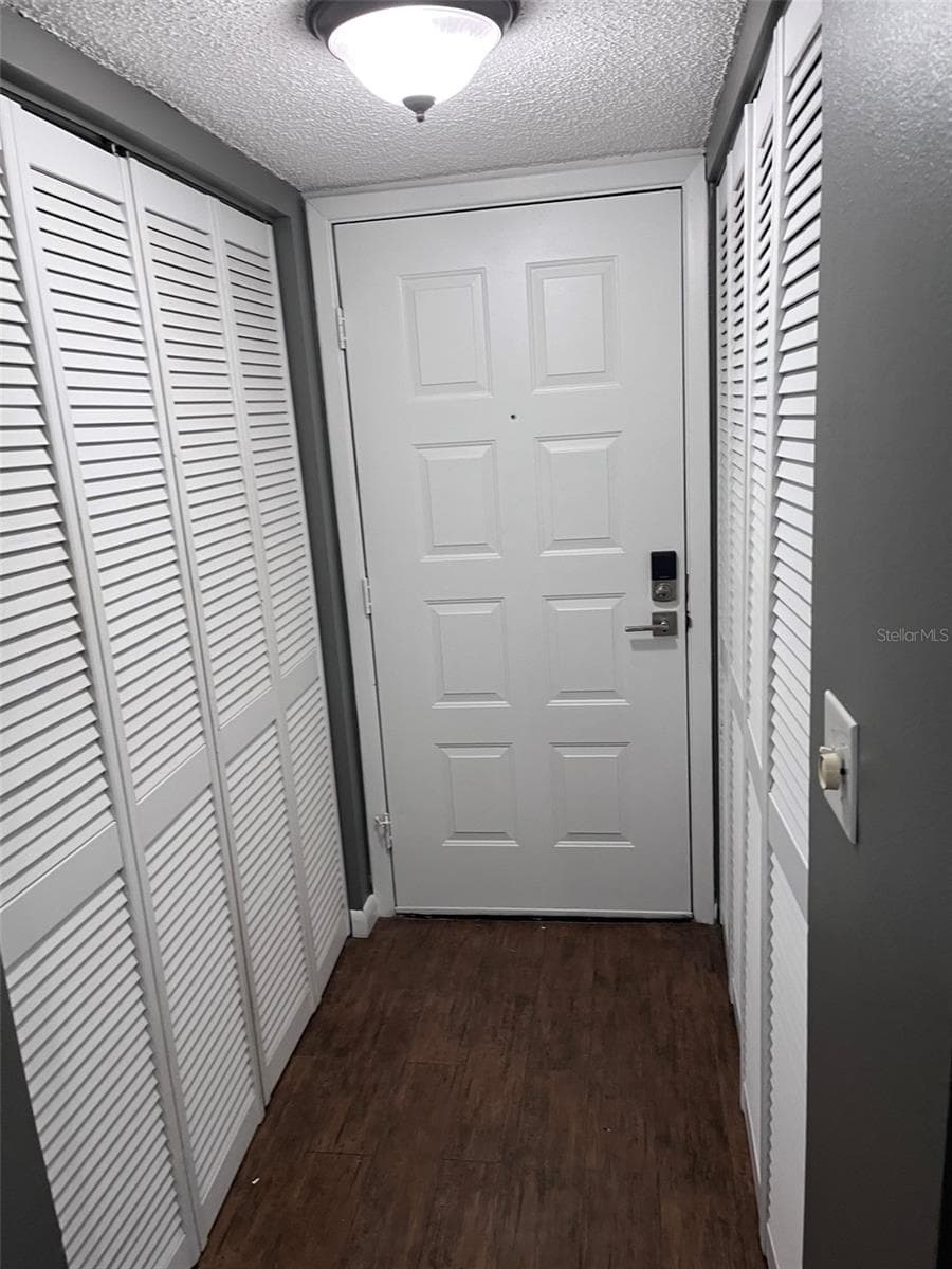 front hall - 2050 HUNTERS GLEN DR #614, DUNEDIN