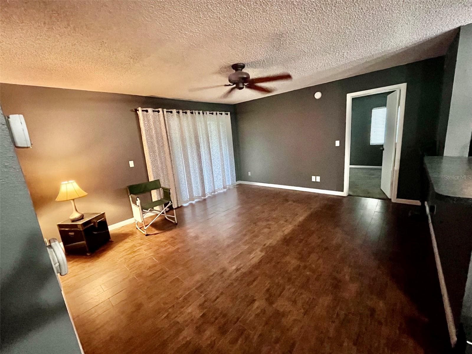 living room - 2050 HUNTERS GLEN DR #614, DUNEDIN