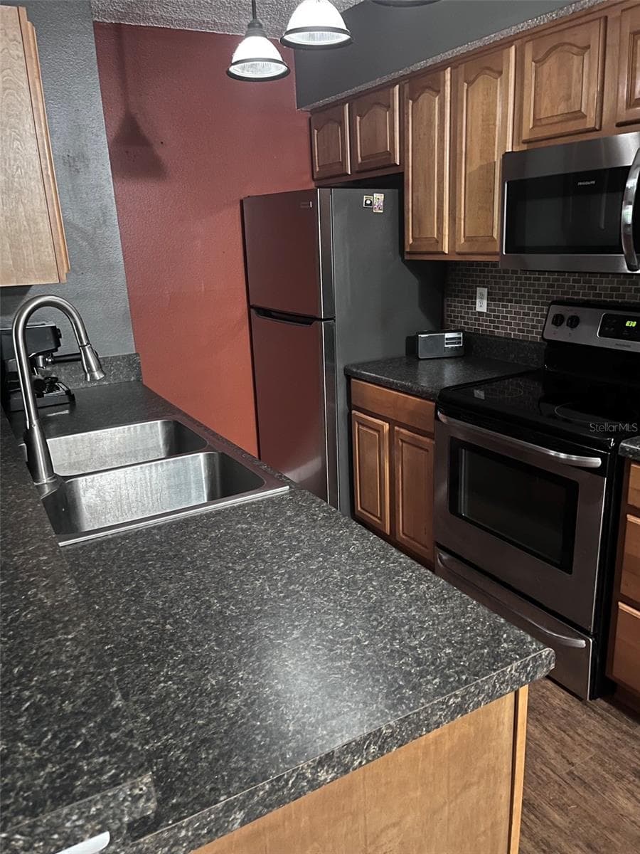 kitchen - 2050 HUNTERS GLEN DR #614, DUNEDIN