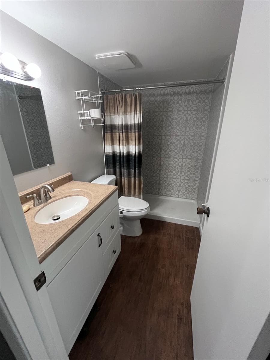 bath 2 - 2050 HUNTERS GLEN DR #614, DUNEDIN