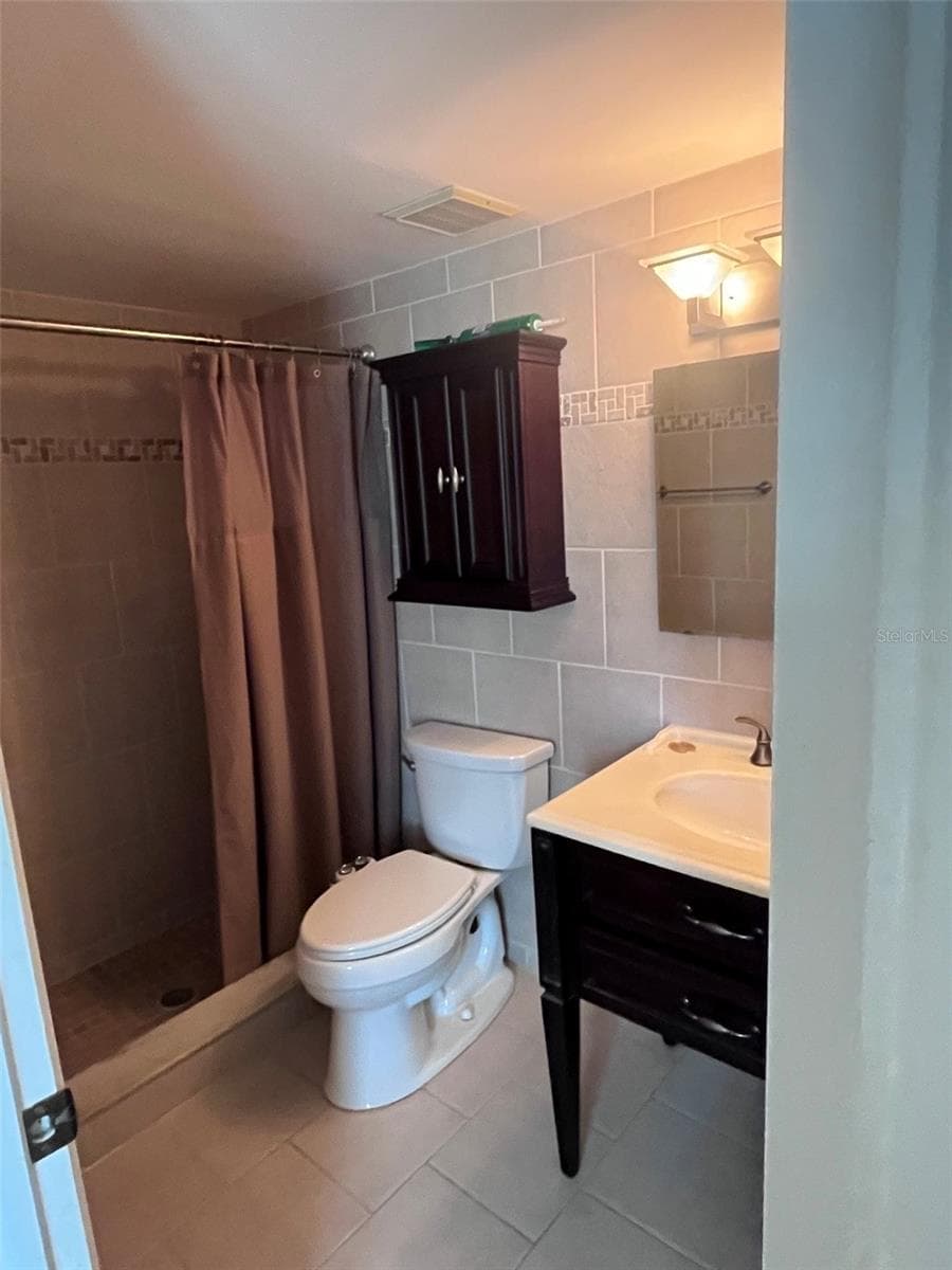 primary bath - 2050 HUNTERS GLEN DR #614, DUNEDIN
