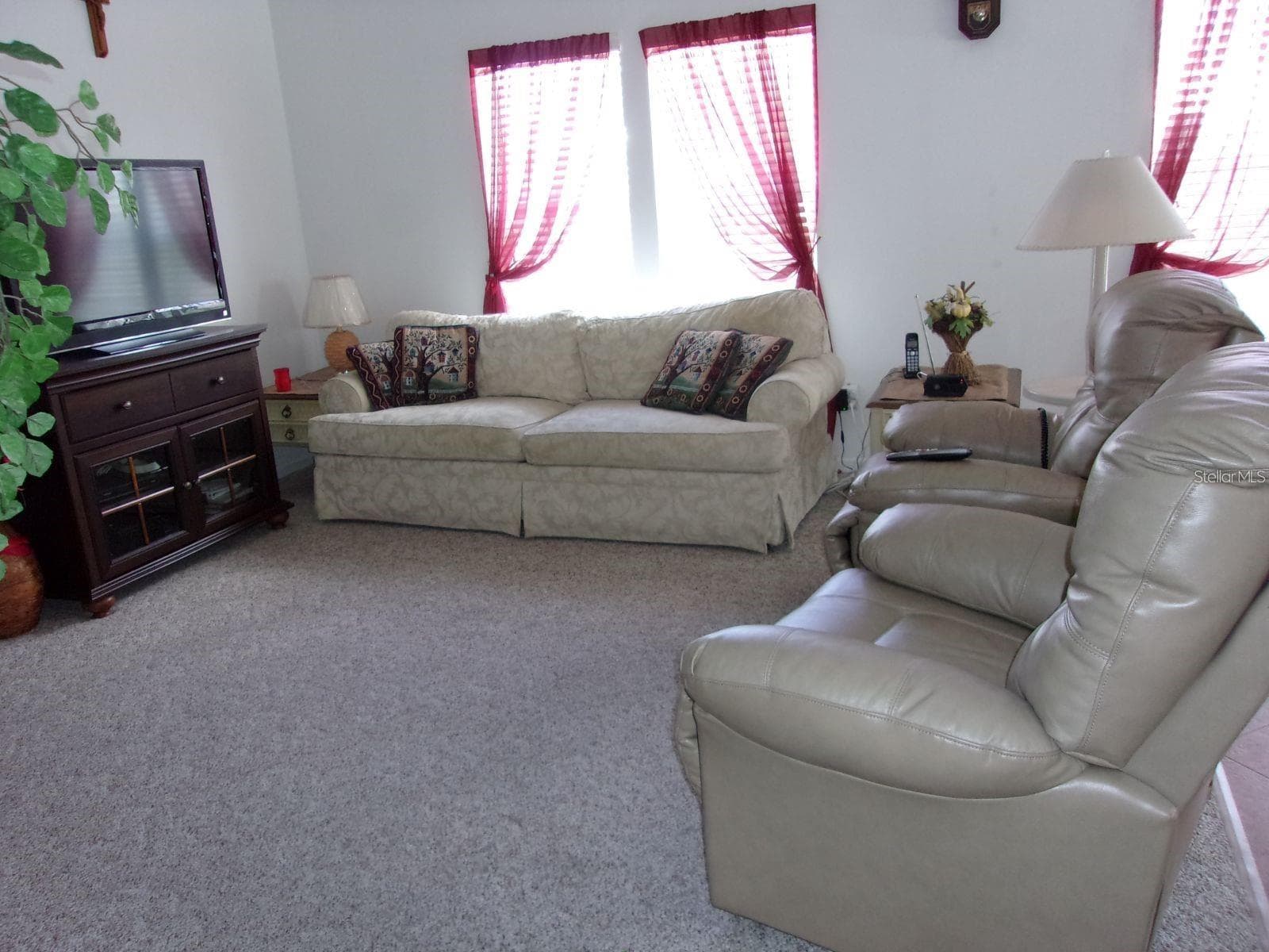 Manufactured Home at 634 LEISURE, VENICE, photo 2 of 25