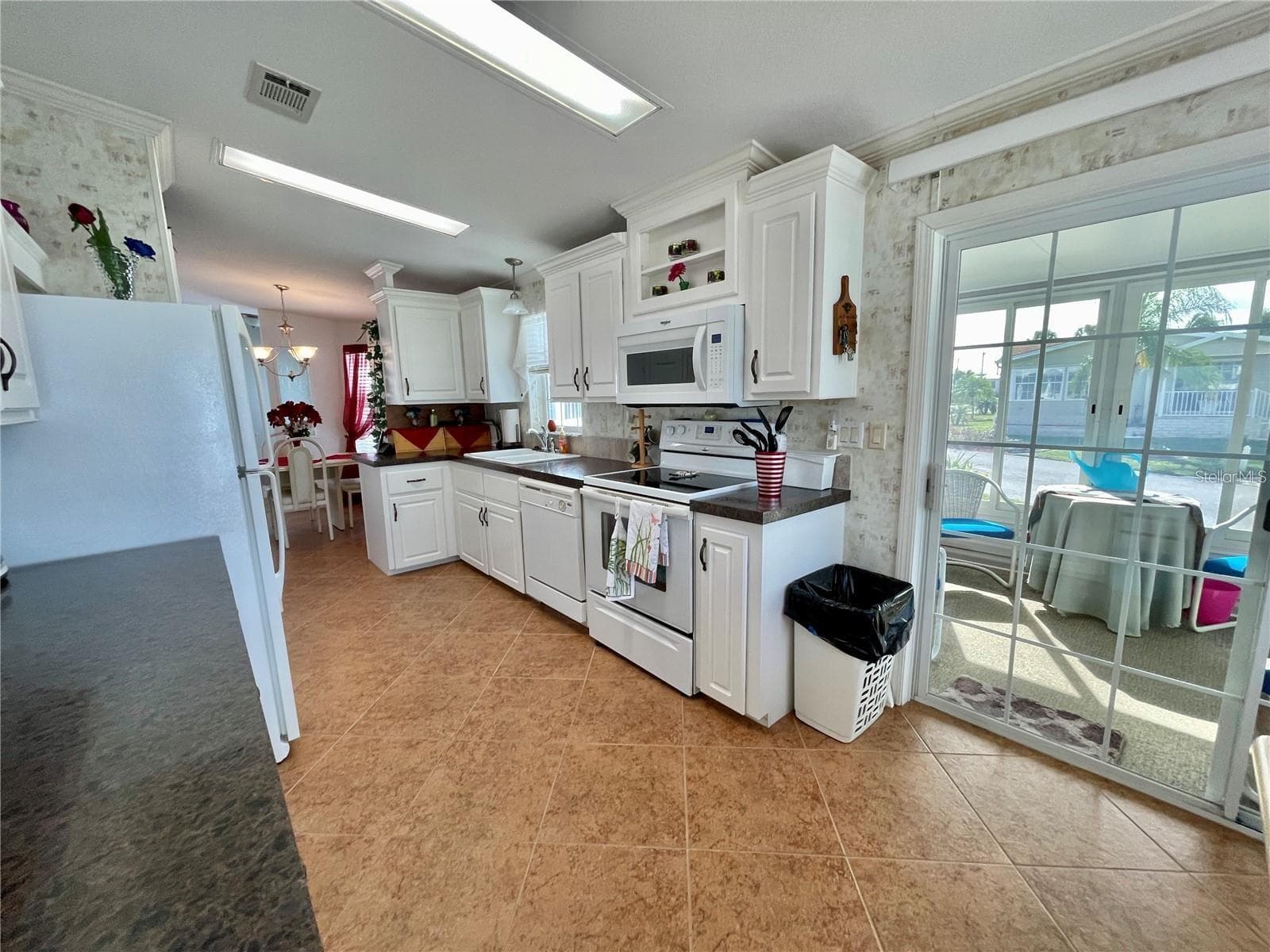 Manufactured Home at 634 LEISURE, VENICE, photo 8 of 25