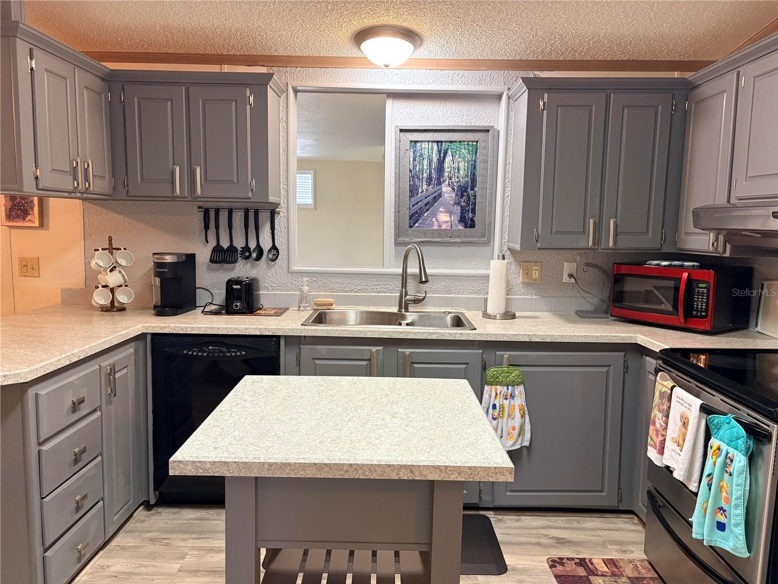 kitchen - 3062 ARTESIAN LN, NORTH FORT MYERS