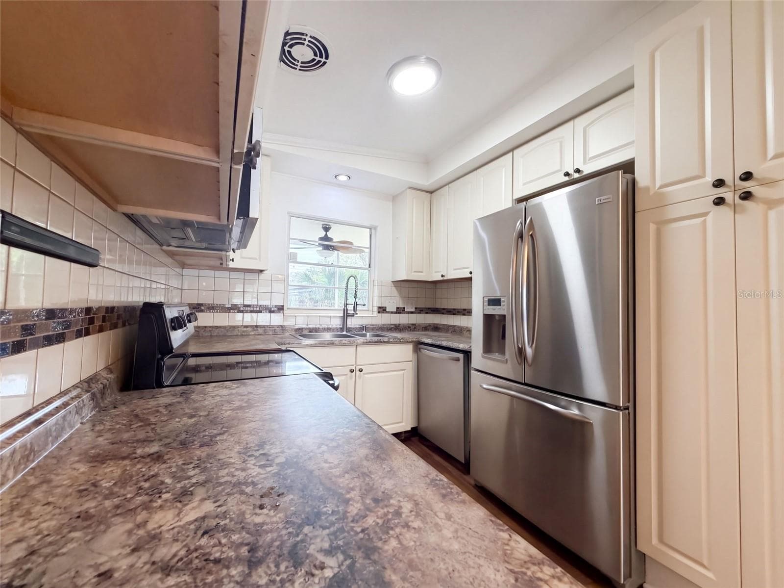 Single Family Residence at 409 BERWICK AVE, TEMPLE TERRACE, photo 3 of 22