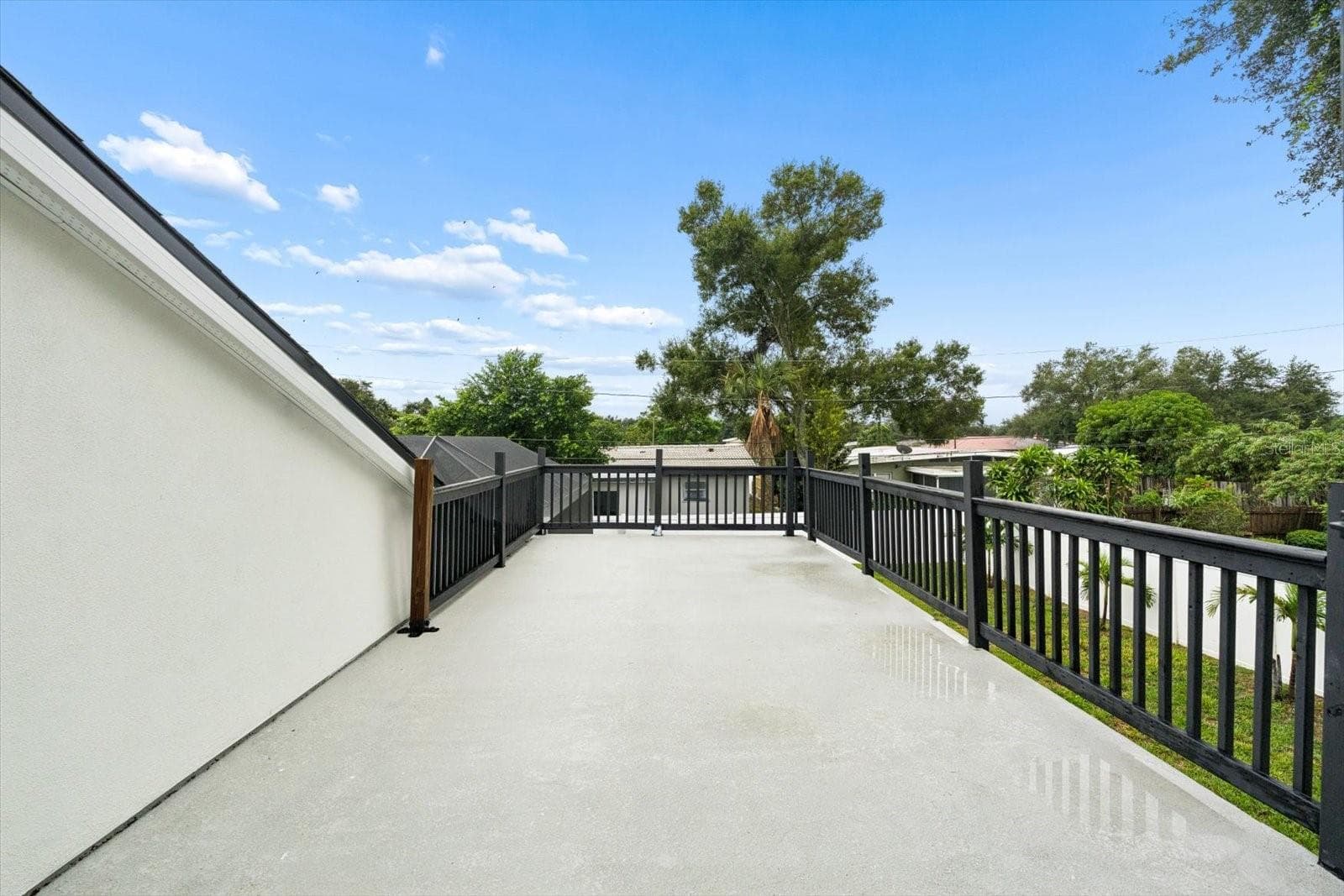 Primary suite private deck - 2432 INDIAN AVE, BELLEAIR BLUFFS