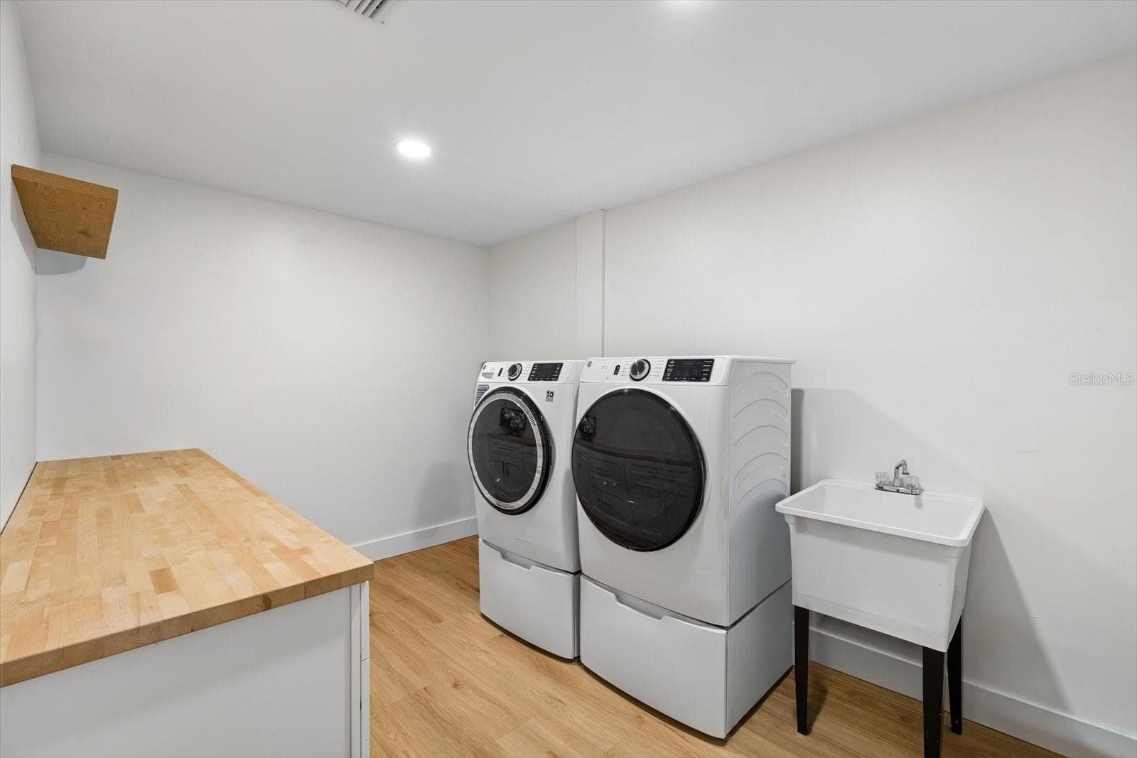 Laundry 1st floor - 2432 INDIAN AVE, BELLEAIR BLUFFS