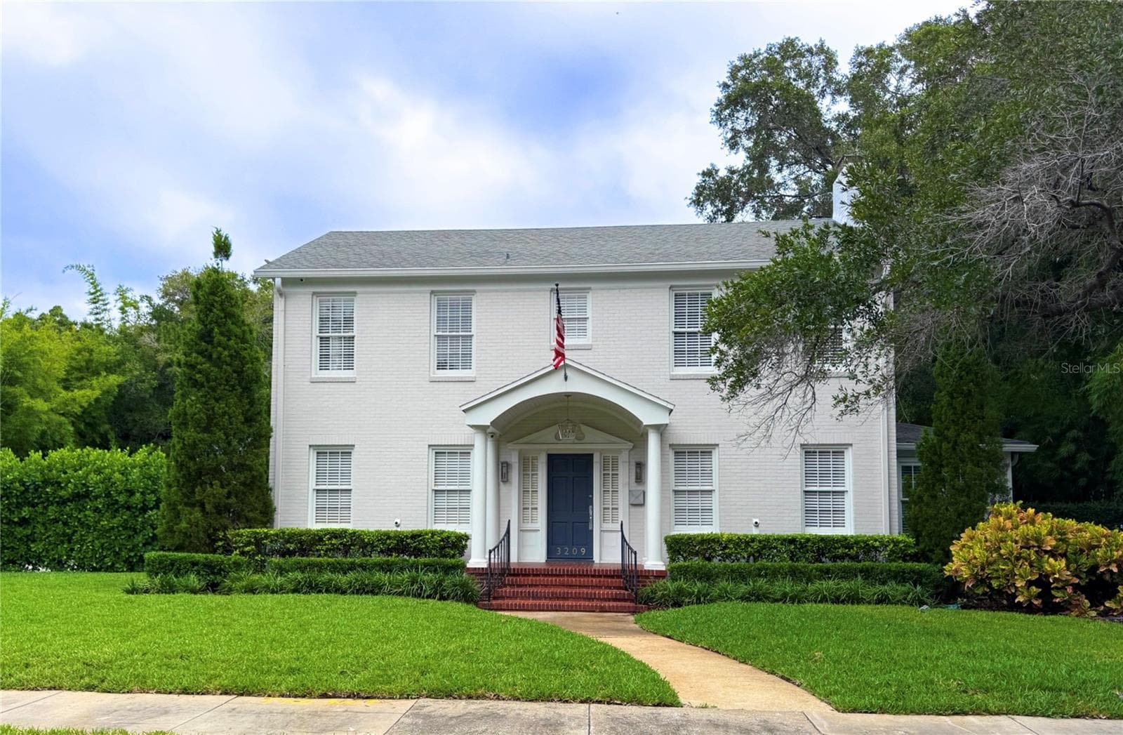 3209 W PARKLAND BLVD