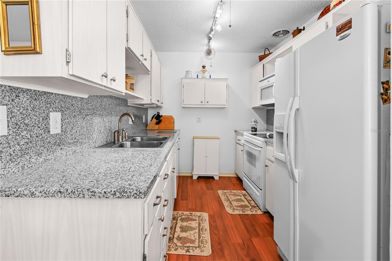 Condominium at 2346 GAINESBOROUGH LOOP #211, SUN CITY CENTER, photo 10 of 54