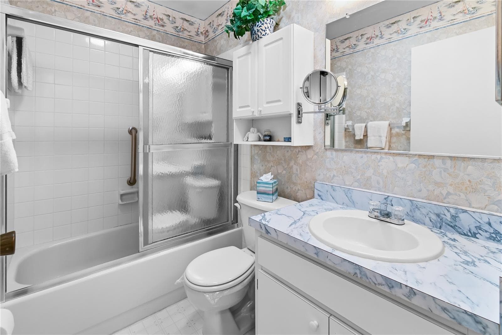 Condominium at 2346 GAINESBOROUGH LOOP #211, SUN CITY CENTER, photo 13 of 54