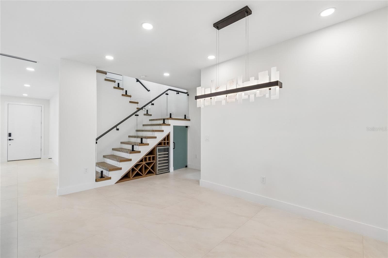 Single Family Residence at 2307 N ELCOE DR, TAMPA, photo 4 of 6