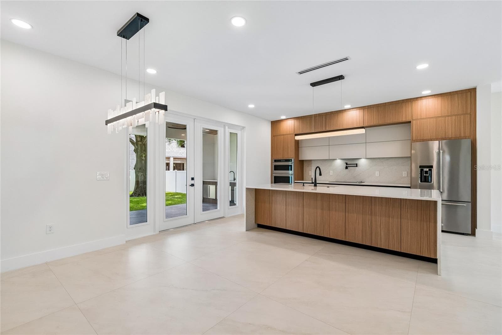 Single Family Residence at 2307 N ELCOE DR, TAMPA, photo 5 of 6