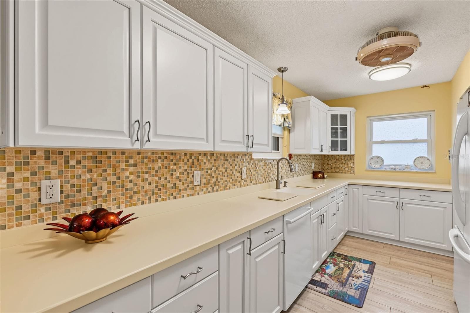 Kitchen - 403 S PEBBLE BEACH BLVD, SUN CITY CENTER