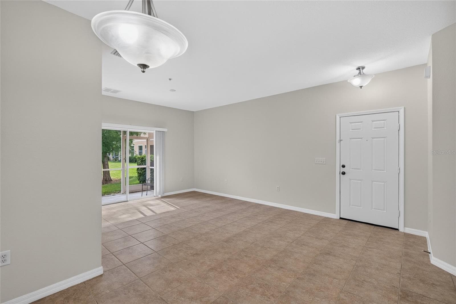 Living room and front entry - 3707 PARKRIDGE CIR #7-106, SARASOTA
