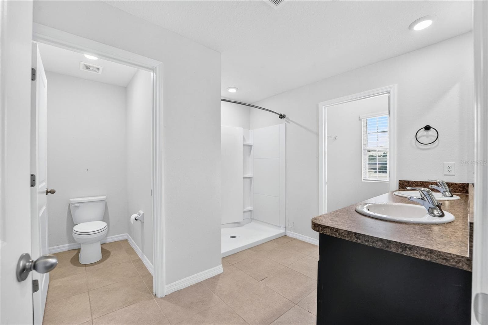 En Suite - 879 NW 251ST DR, NEWBERRY