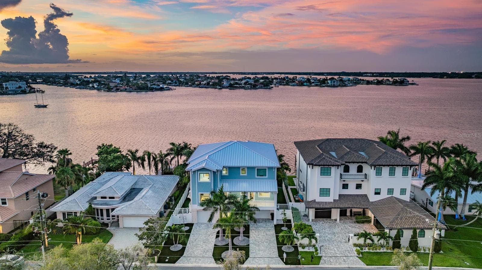 7 PARADISE LN