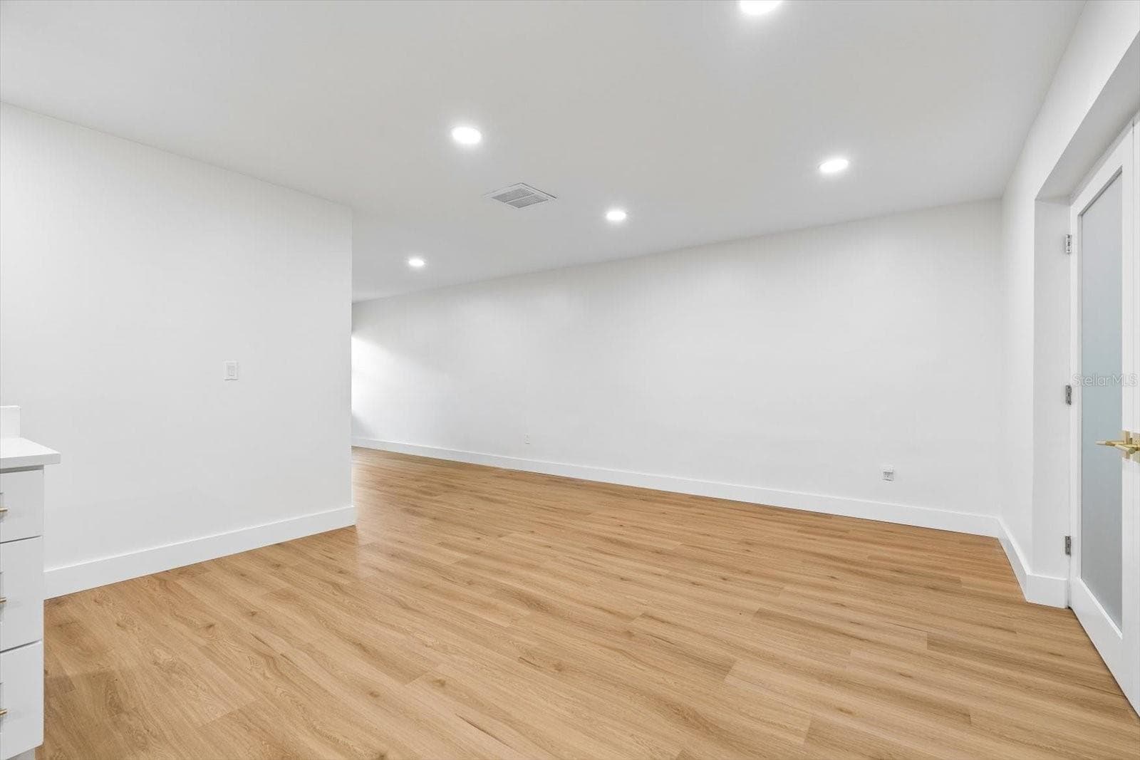 Foyer - 2432 INDIAN AVE, BELLEAIR BLUFFS
