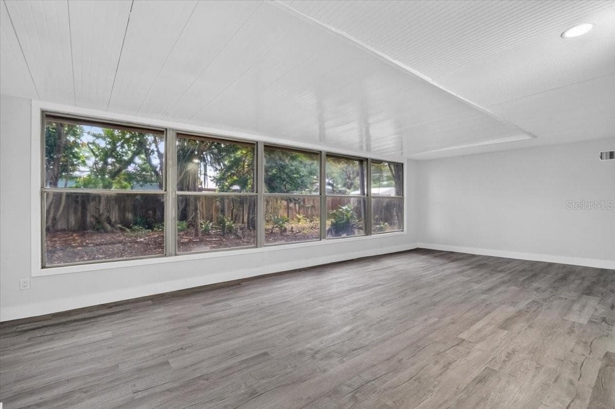 Single Family Residence at 6810 DR MARTIN LUTHER KING JR ST N, ST PETERSBURG, photo 18 of 33