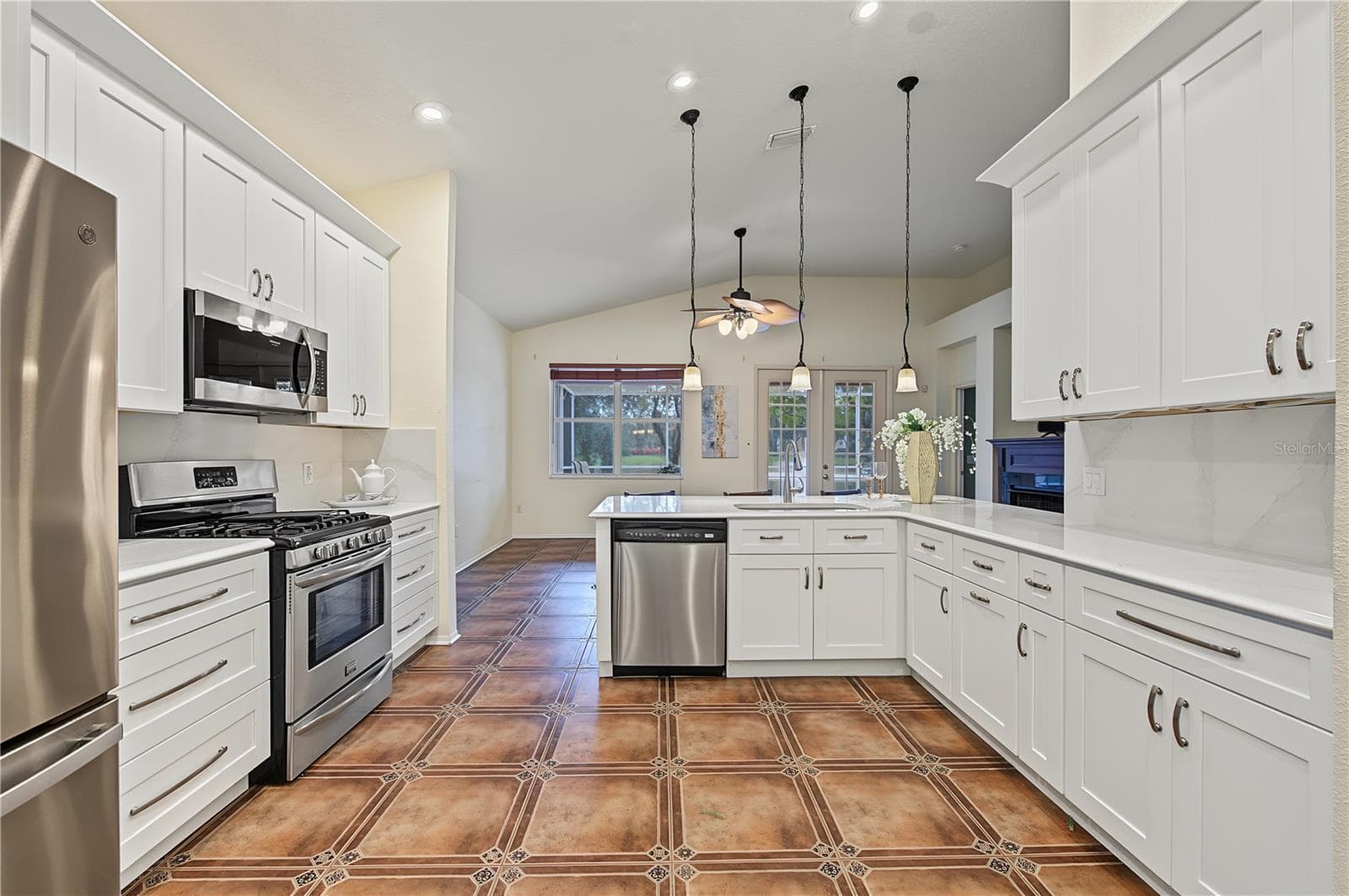 Recently updated Kitchen Cabinets and Appliances, Inset lights and drop down lights, pot drawers, soft close and more. - 8417 FENWICK AVE, TAMPA