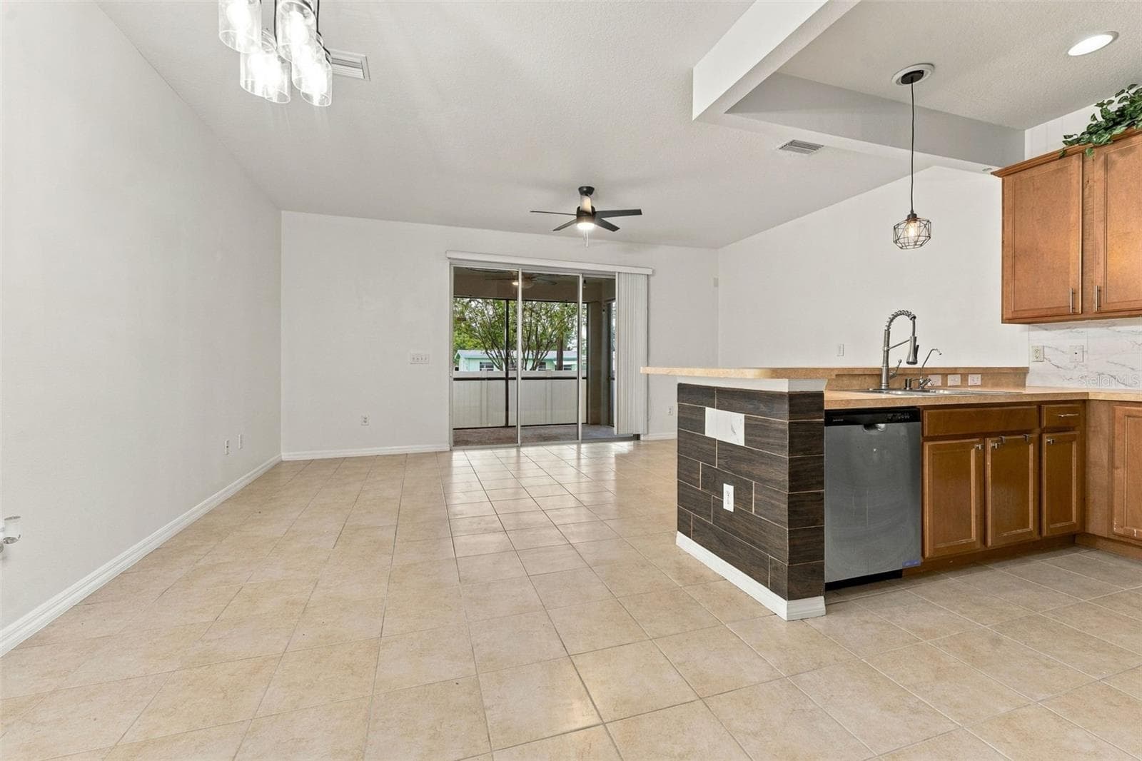 Townhouse at 4643 69TH PL N, PINELLAS PARK, photo 7 of 46