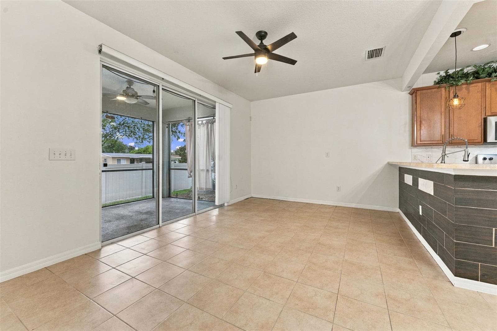 Townhouse at 4643 69TH PL N, PINELLAS PARK, photo 14 of 46
