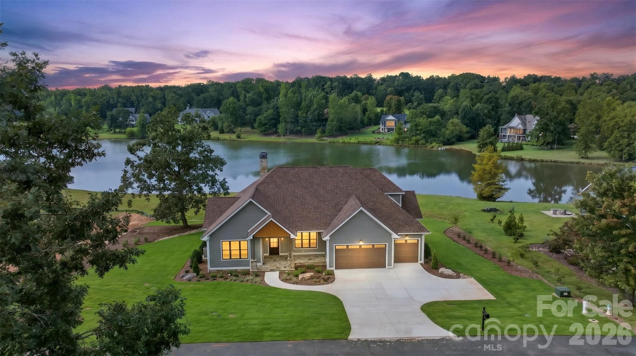 Single Family Residence at 966 Mapleton Lane, Columbus