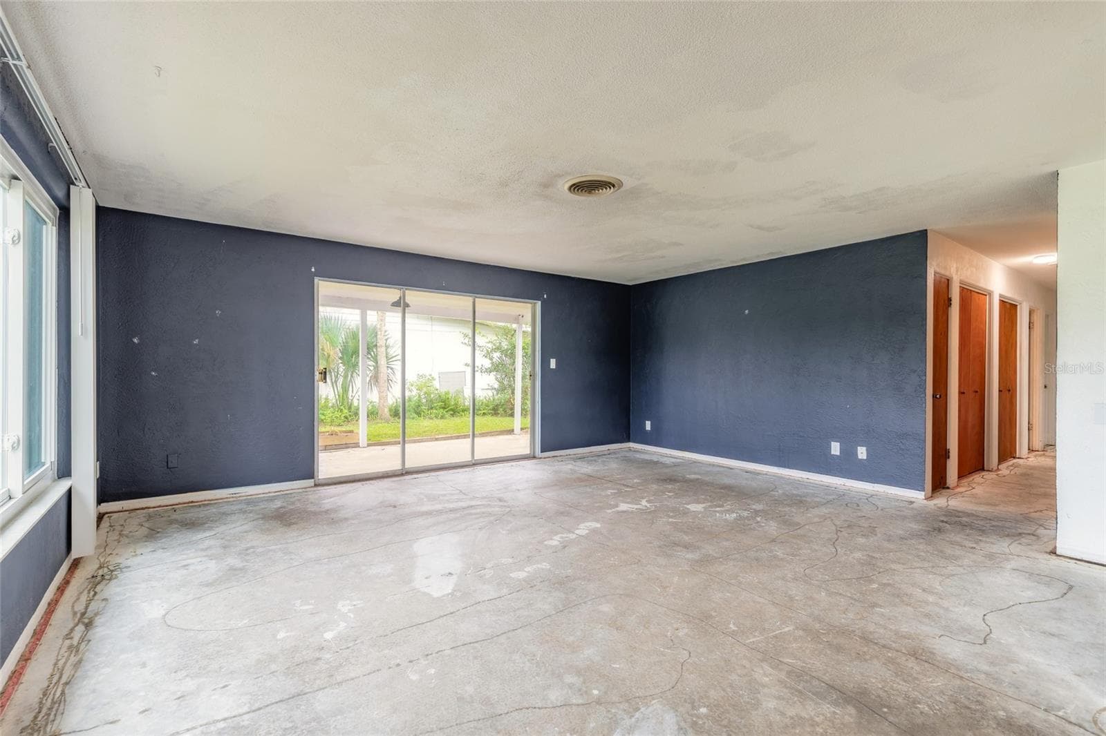 Single Family Residence at 14 LEE DR, EDGEWATER, photo 5 of 24
