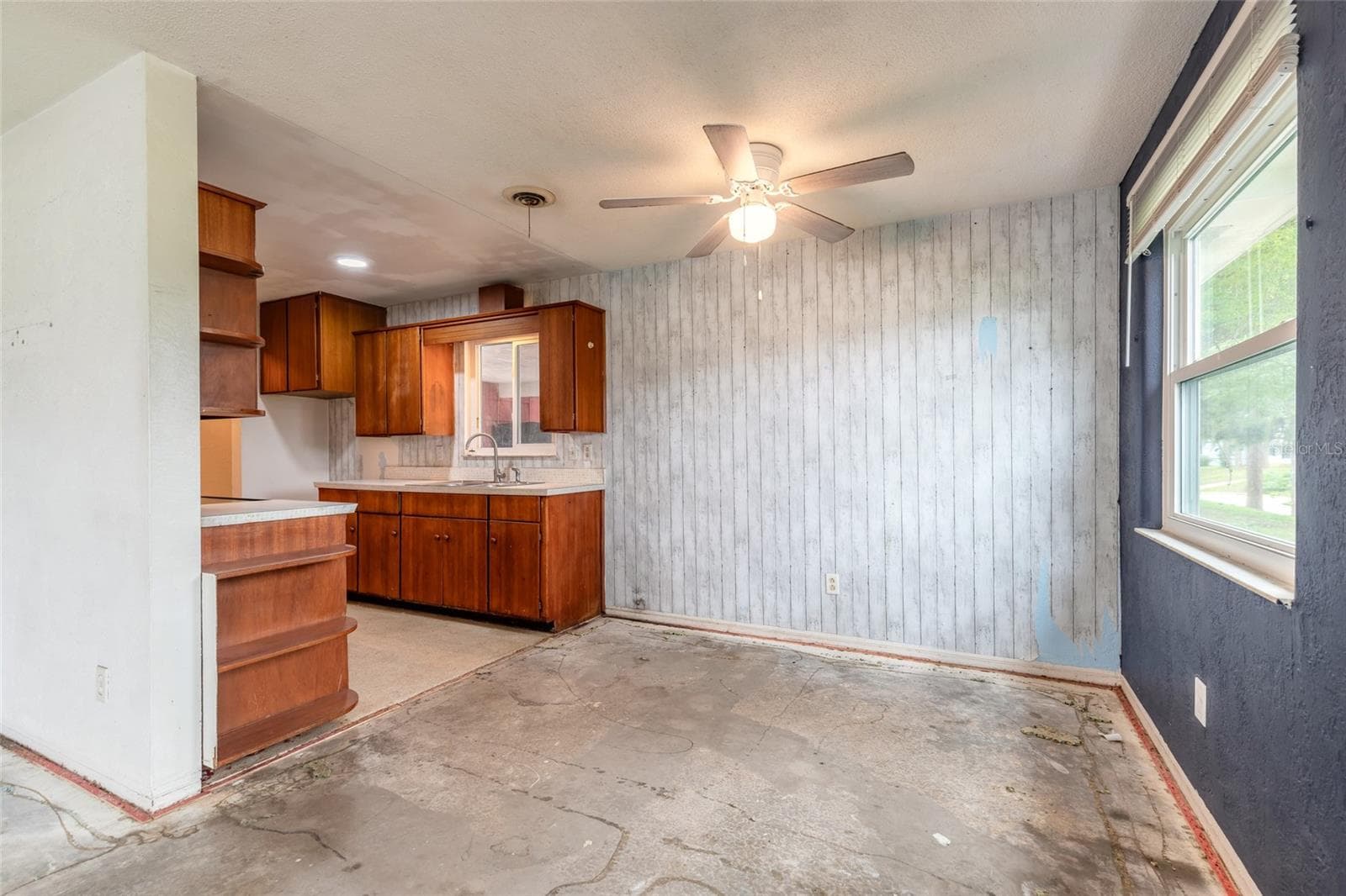 Single Family Residence at 14 LEE DR, EDGEWATER, photo 8 of 24