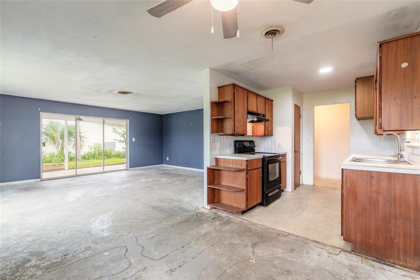 Single Family Residence at 14 LEE DR, EDGEWATER, photo 9 of 24