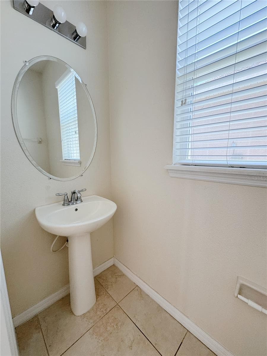 Single Family Residence at 2428 CHATEAU LOOP, KISSIMMEE, photo 6 of 42