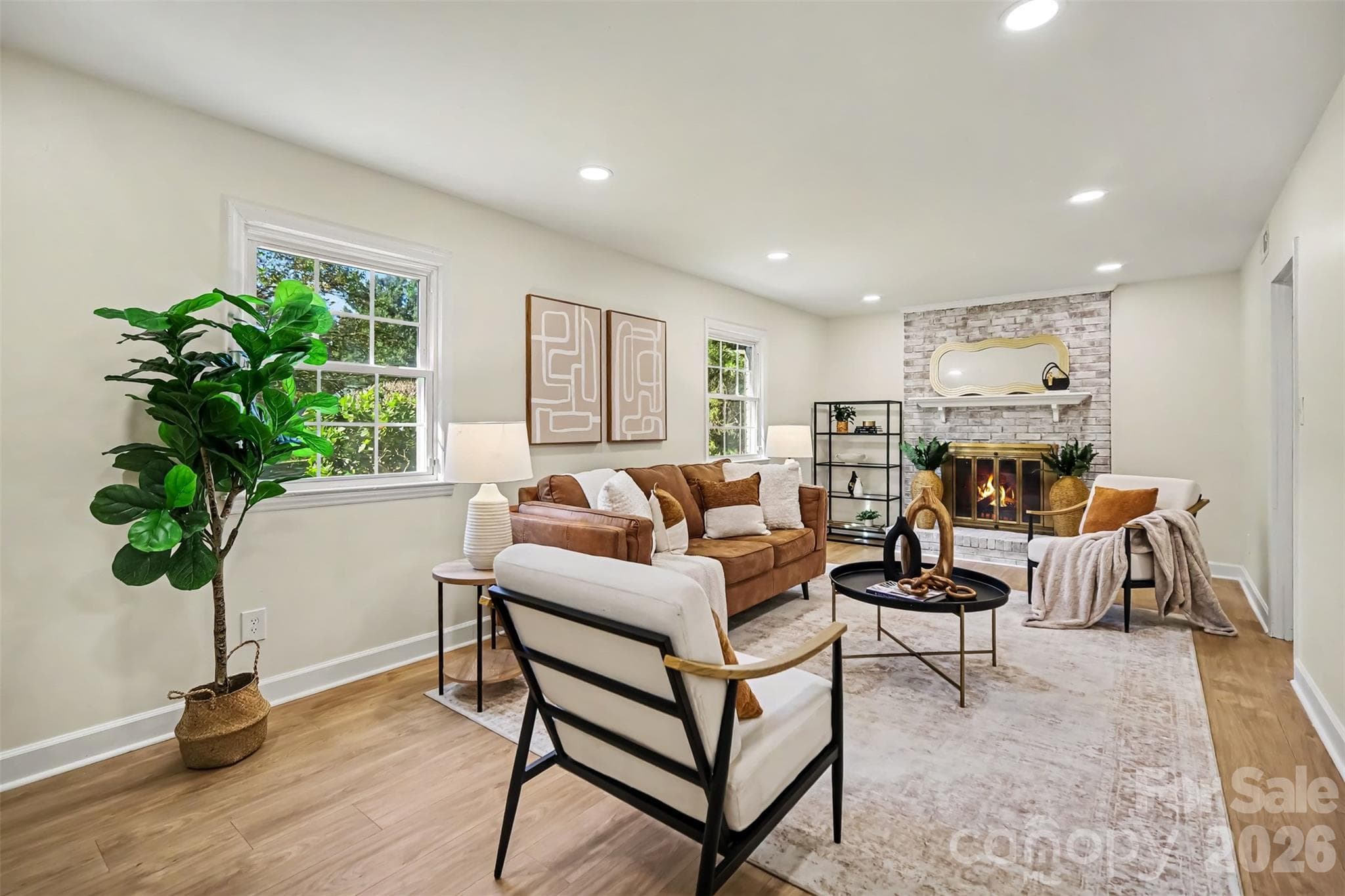 Secondary Living Room. - Charlotte
