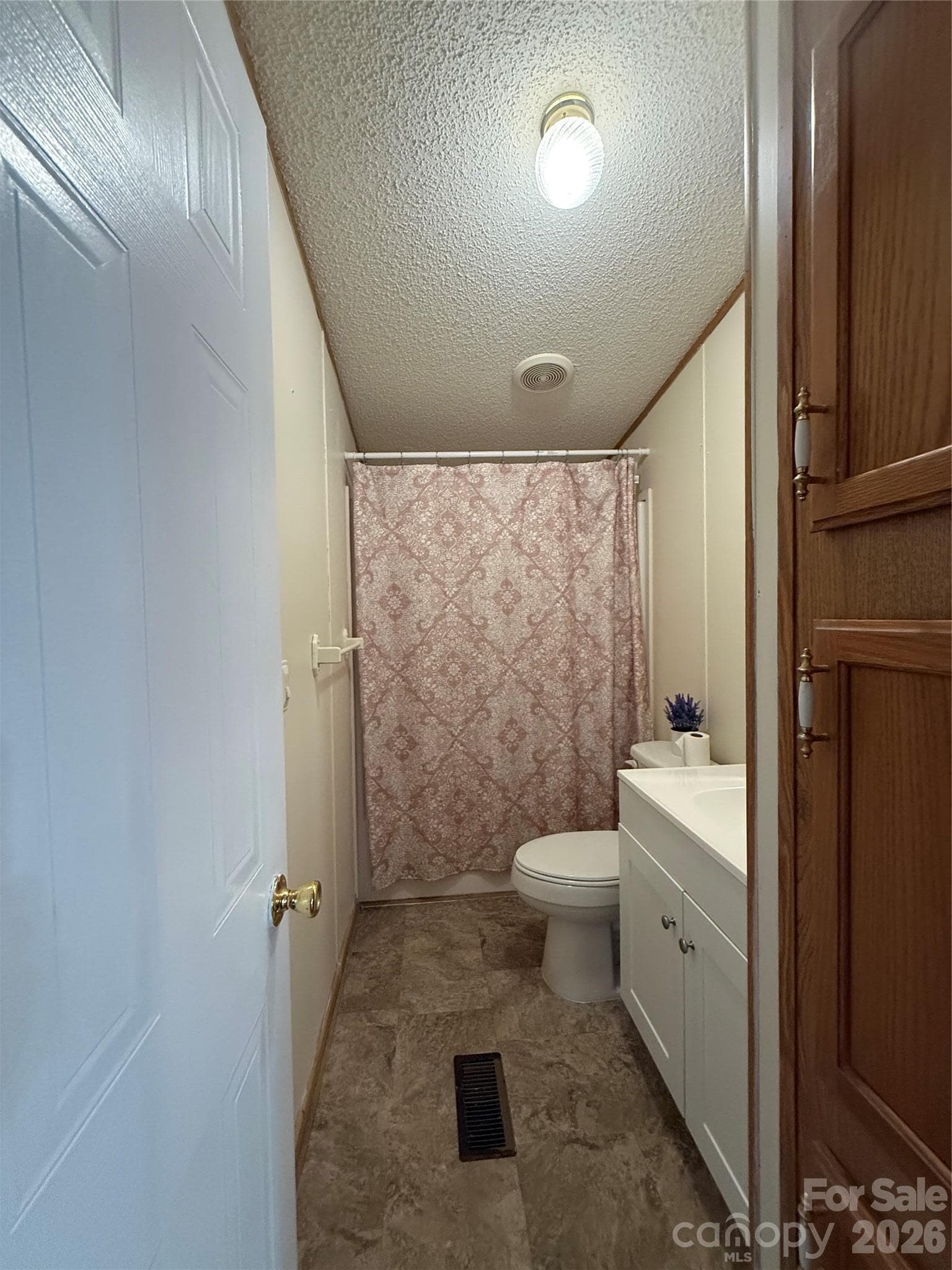 Guest bath - 97 Fair Haven Drive, Burnsville