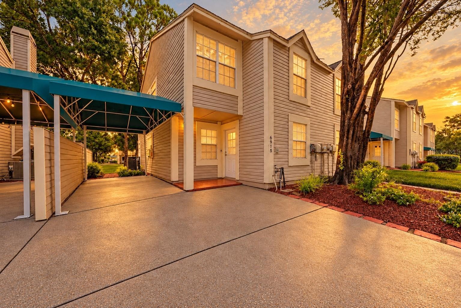 6915 LAKEVIEW CT