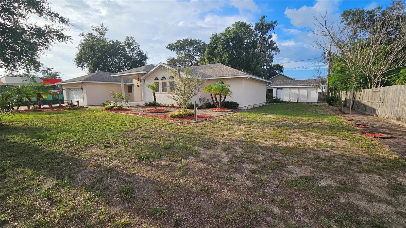 Right side - 25 E CHESLEY AVE, EUSTIS