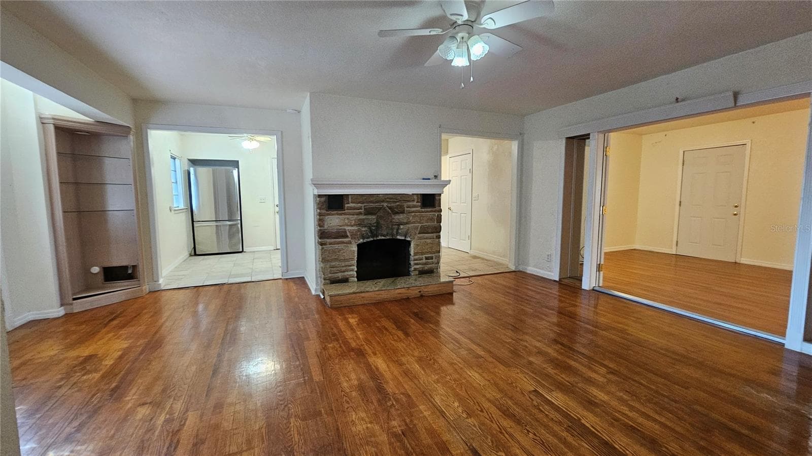 Living room with kitchen behind and family room on right - 25 E CHESLEY AVE, EUSTIS