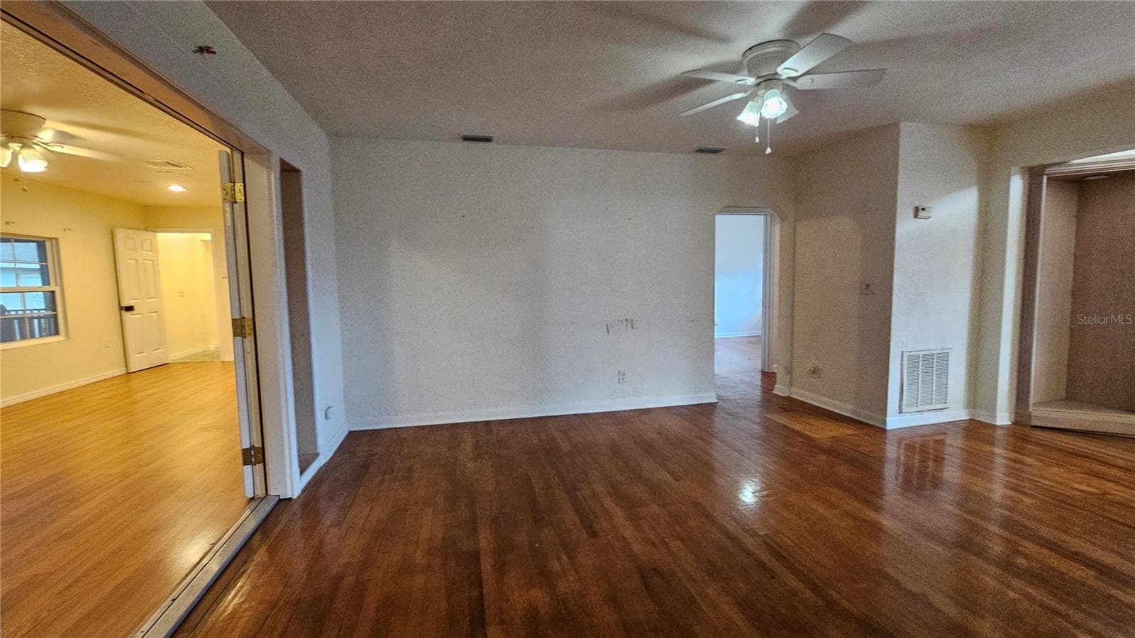Living room - 25 E CHESLEY AVE, EUSTIS
