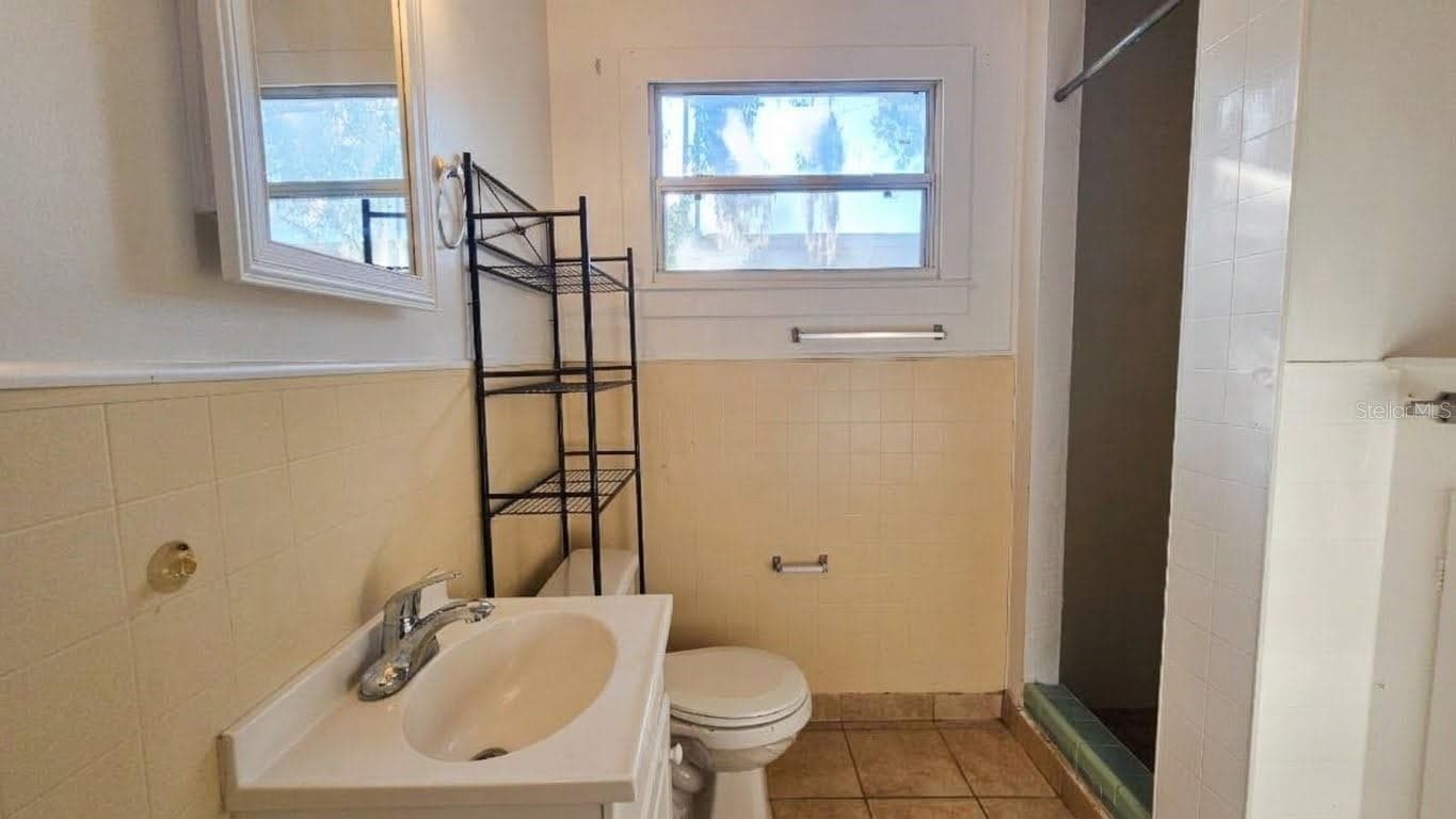 In-Law full bathroom - 25 E CHESLEY AVE, EUSTIS