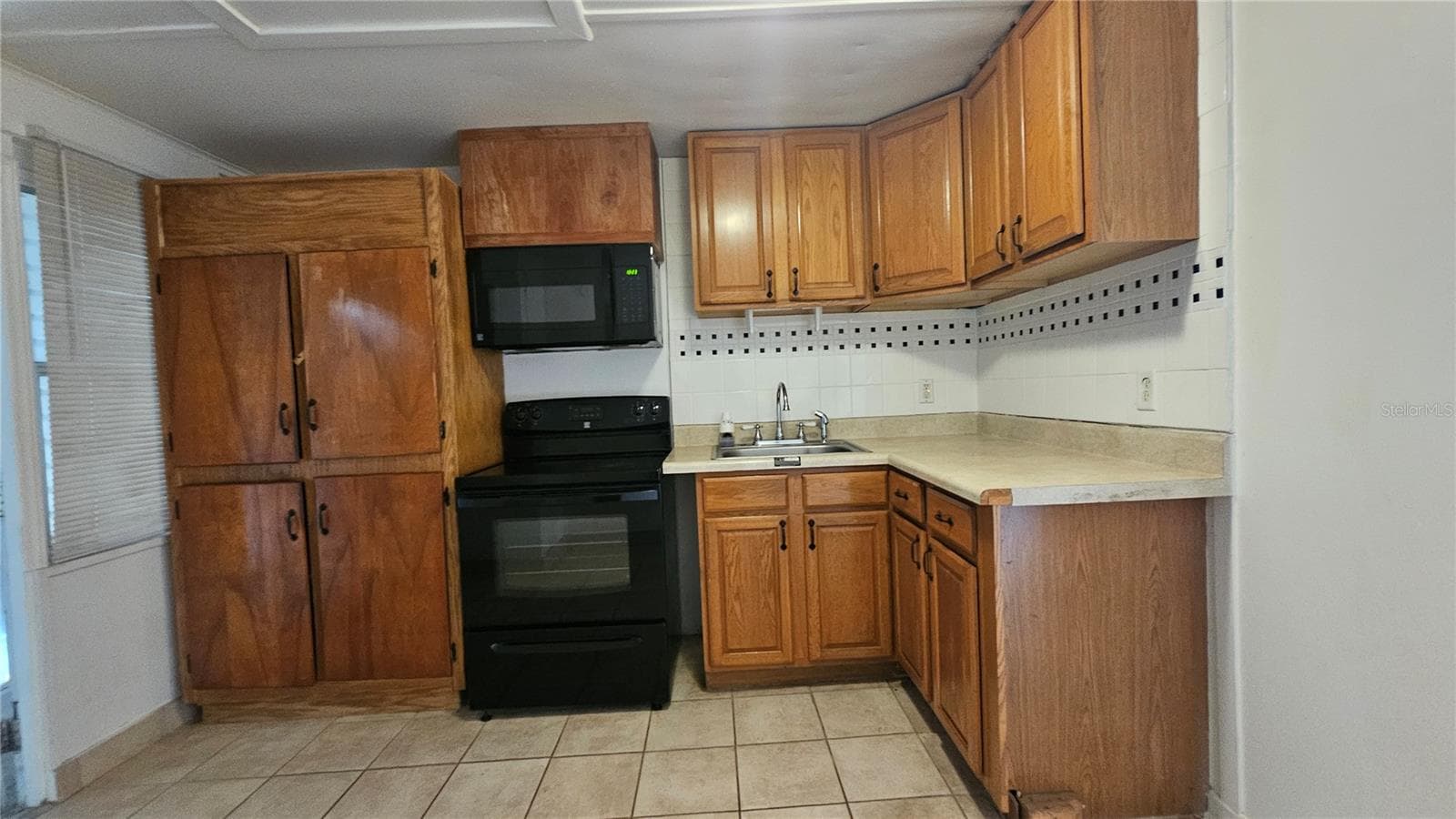 In-Law full kitchen - 25 E CHESLEY AVE, EUSTIS