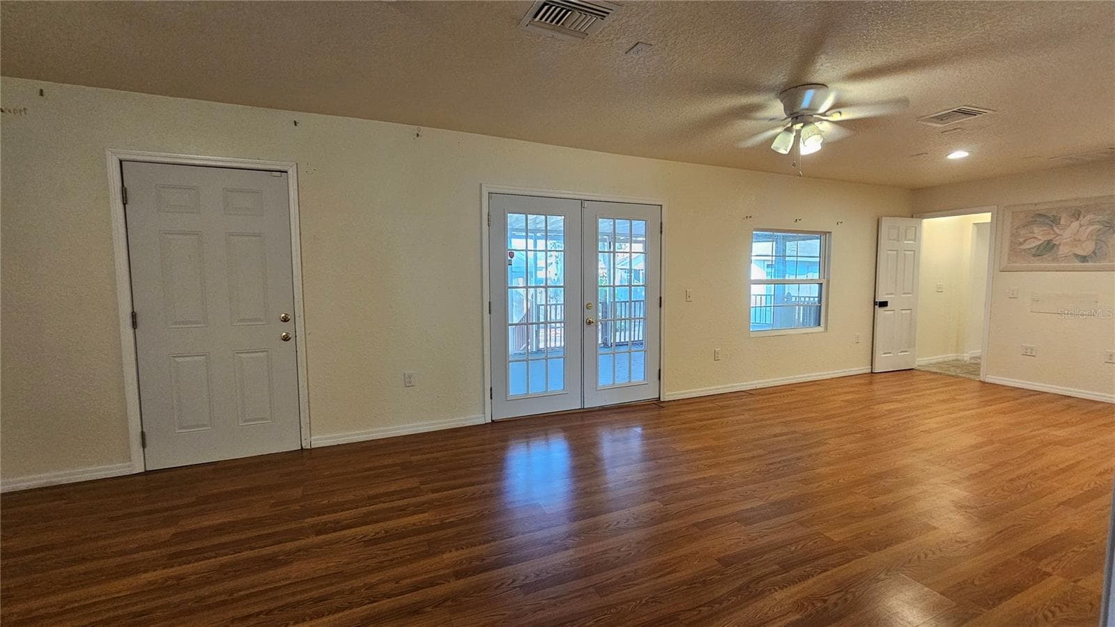 Looking at back porch through family room french double doors - 25 E CHESLEY AVE, EUSTIS