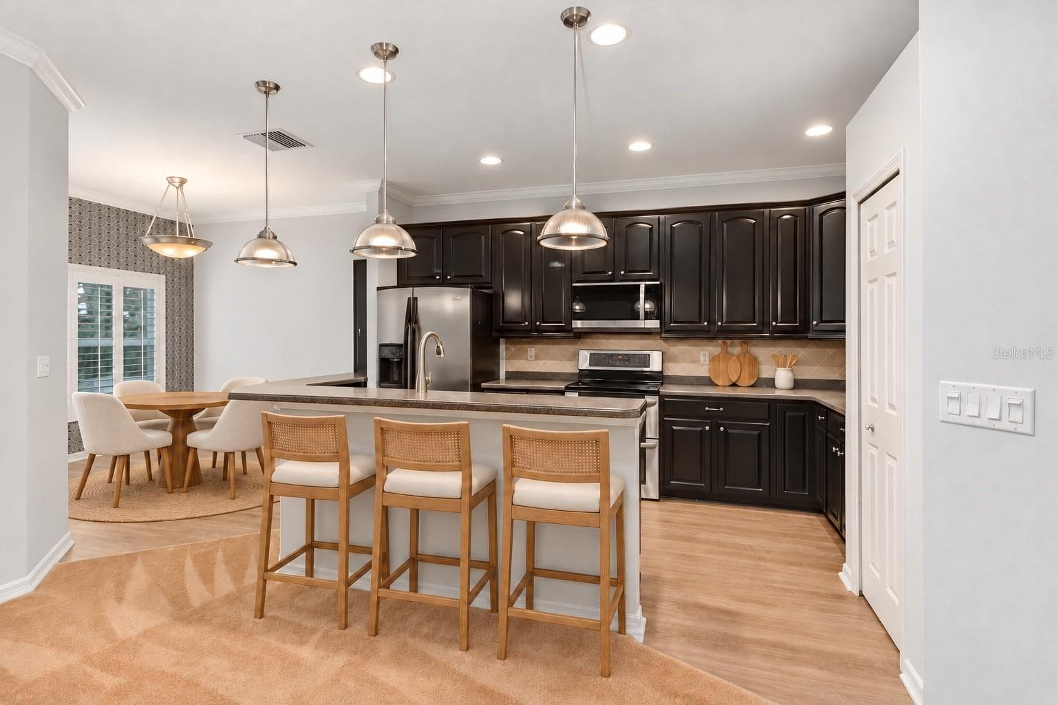 Kitchen with eat in breakfast nook - 1161 EMERALD HILL WAY, VALRICO