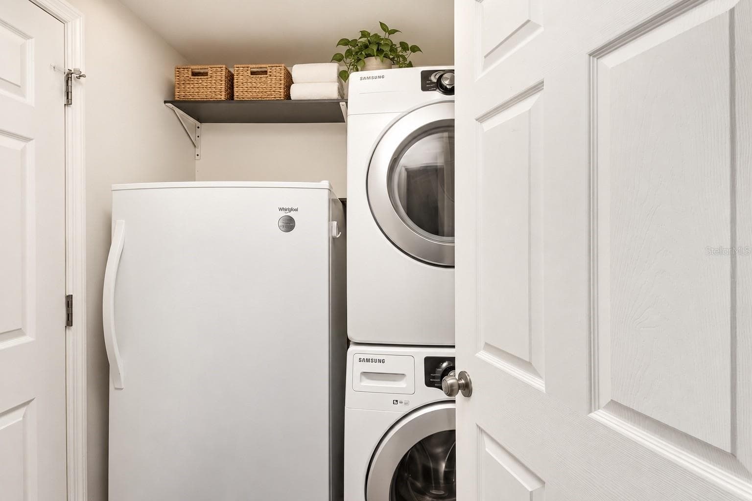 Utility Room with entry to Garage - 1161 EMERALD HILL WAY, VALRICO