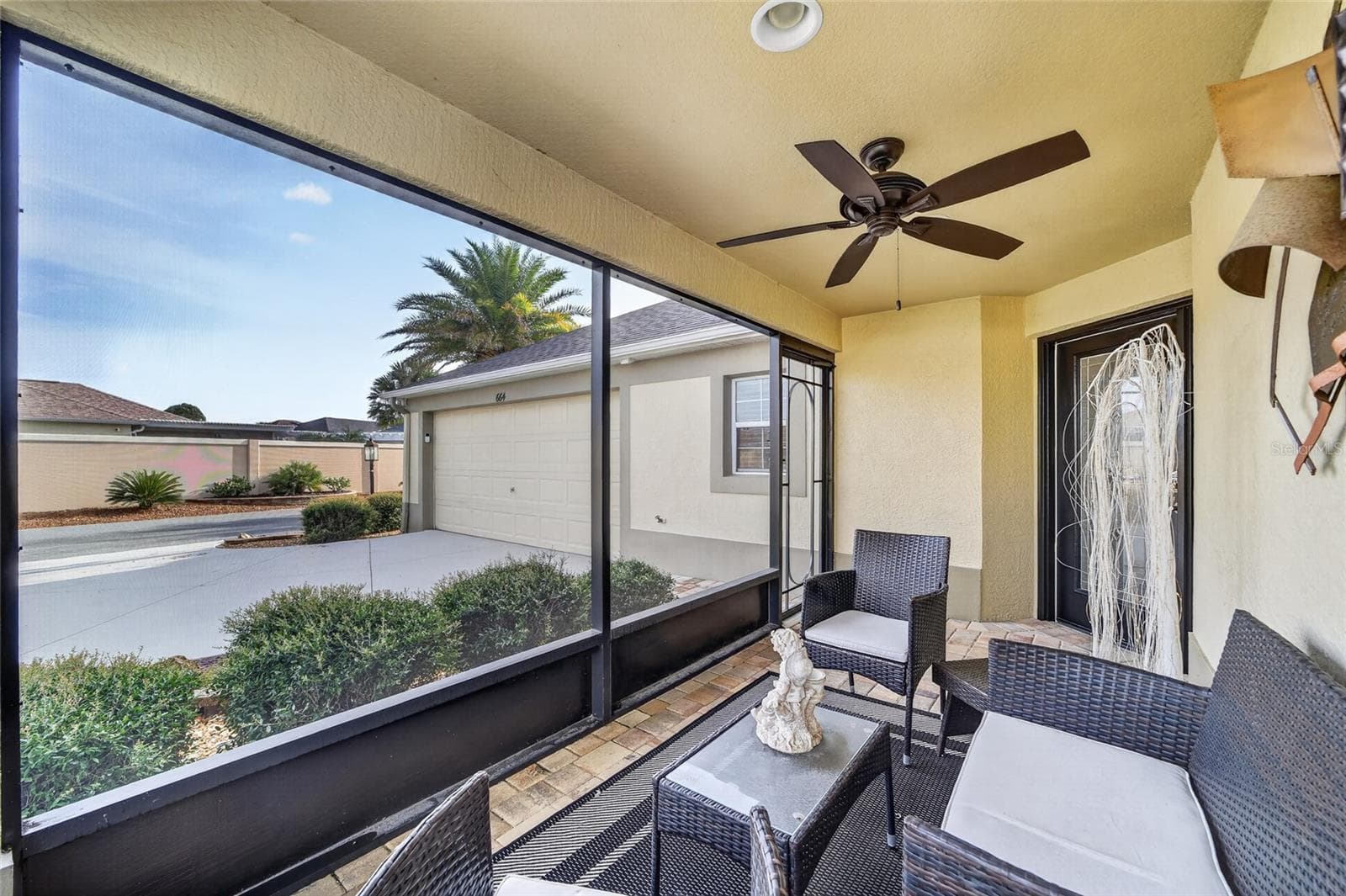 Villa at 664 MISSION HILLS TRL, THE VILLAGES, photo 8 of 63