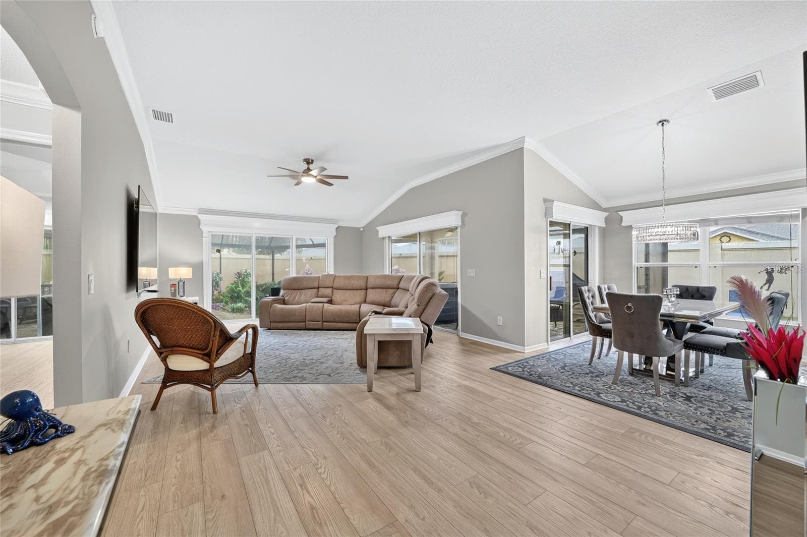 Villa at 664 MISSION HILLS TRL, THE VILLAGES, photo 13 of 63