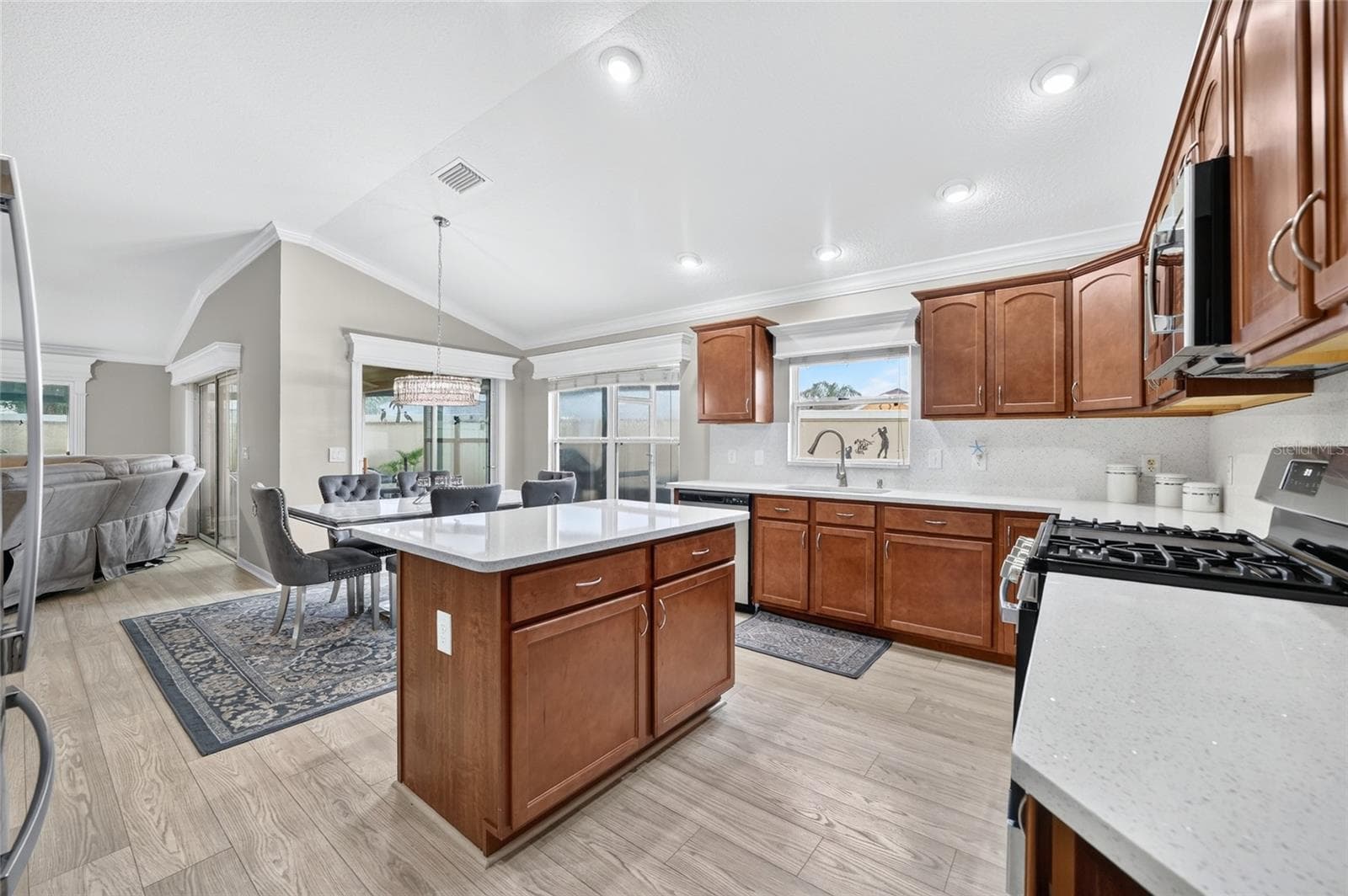 Villa at 664 MISSION HILLS TRL, THE VILLAGES, photo 26 of 63