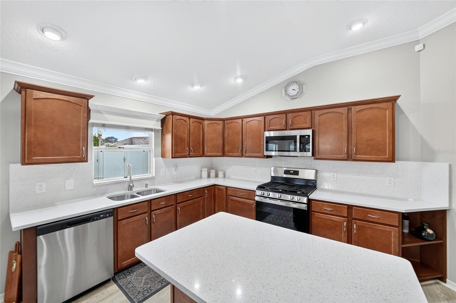 Villa at 664 MISSION HILLS TRL, THE VILLAGES, photo 27 of 63