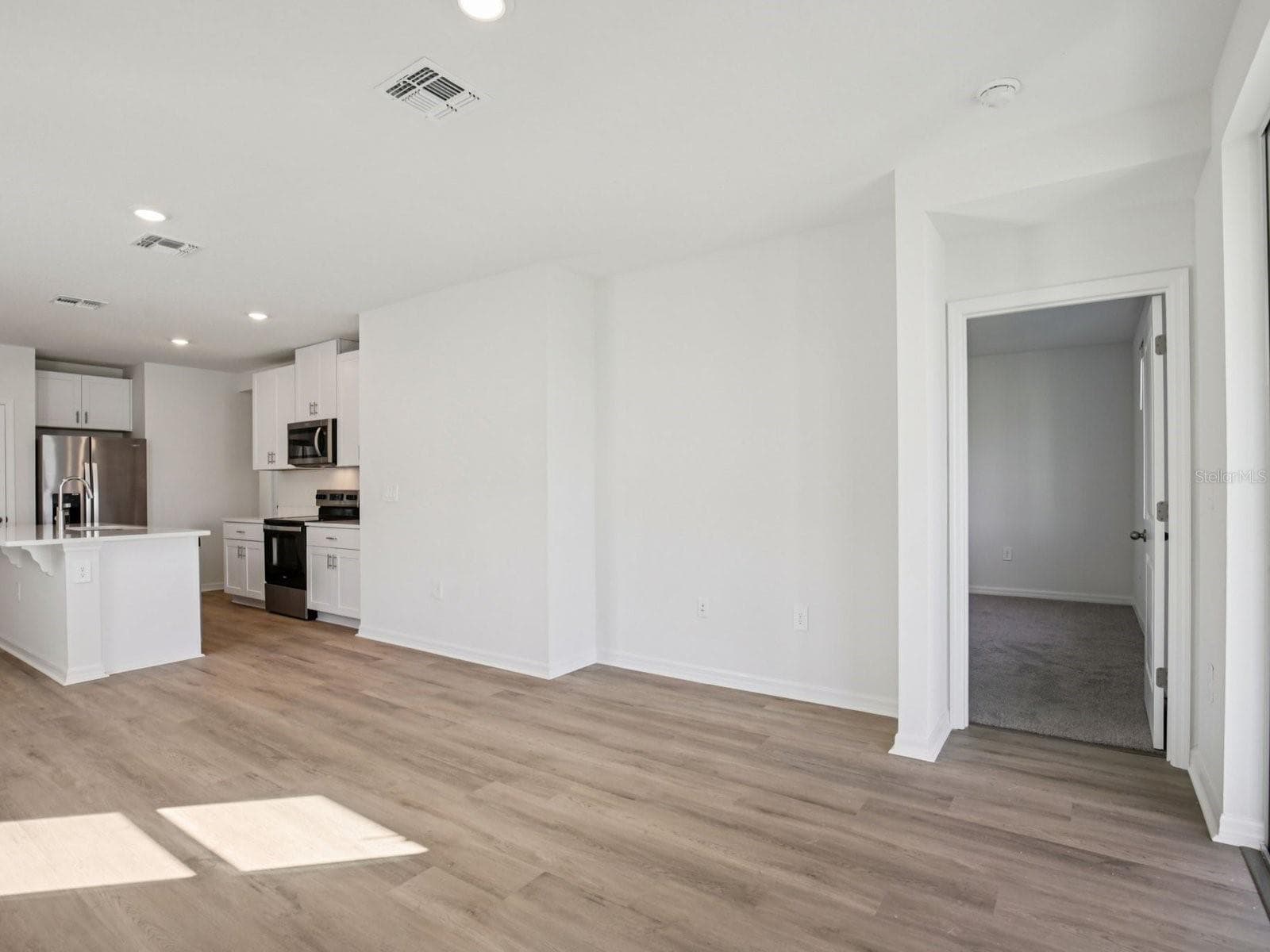 Single Family Residence at 17668 OLIVE THORN DR, BROOKSVILLE, photo 6 of 20