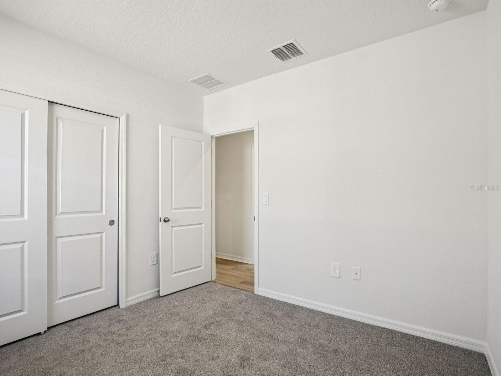 Single Family Residence at 17668 OLIVE THORN DR, BROOKSVILLE, photo 17 of 20