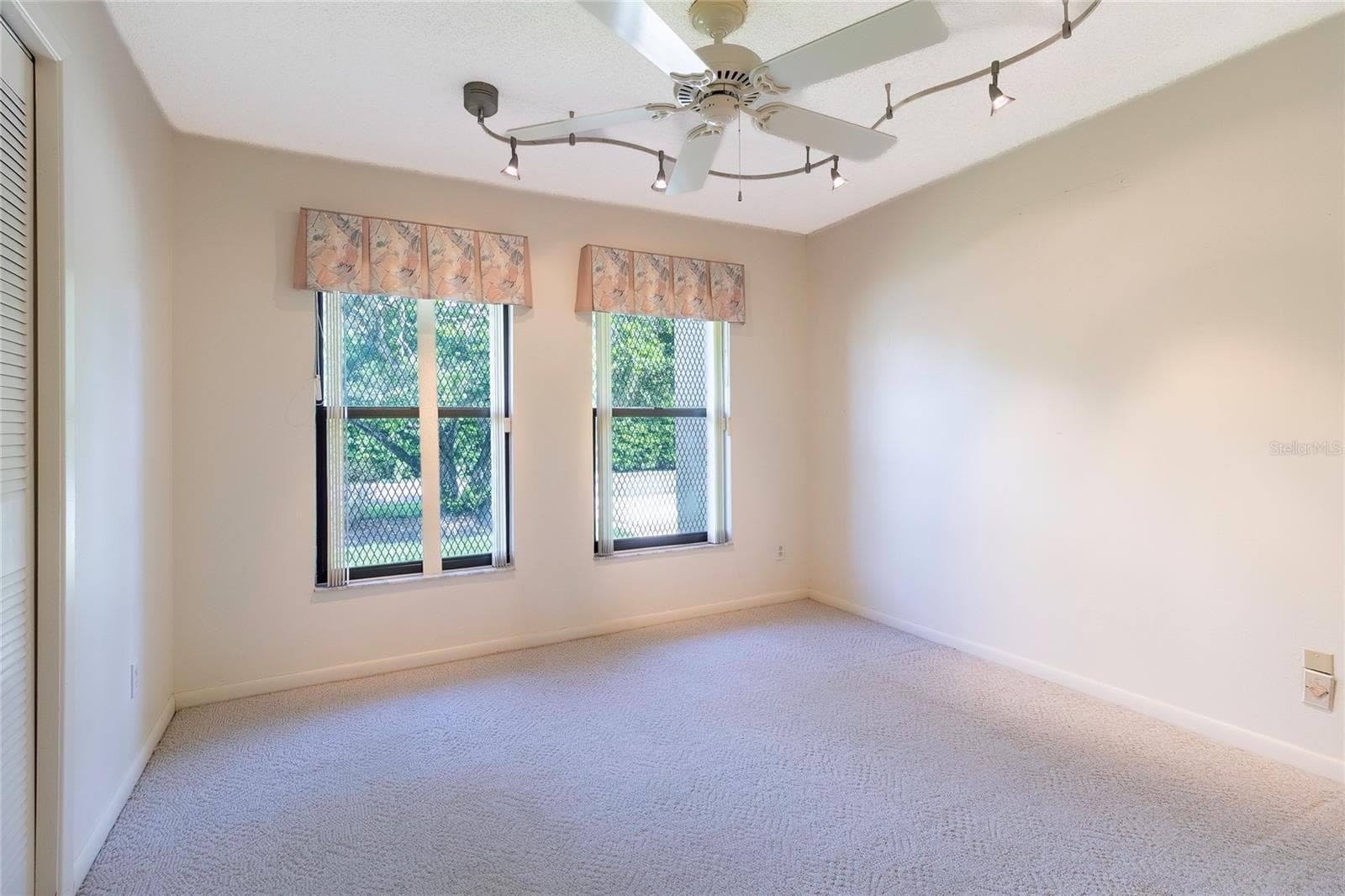 Condominium at 32 FAIRWAY DR #32, DEBARY, photo 23 of 37