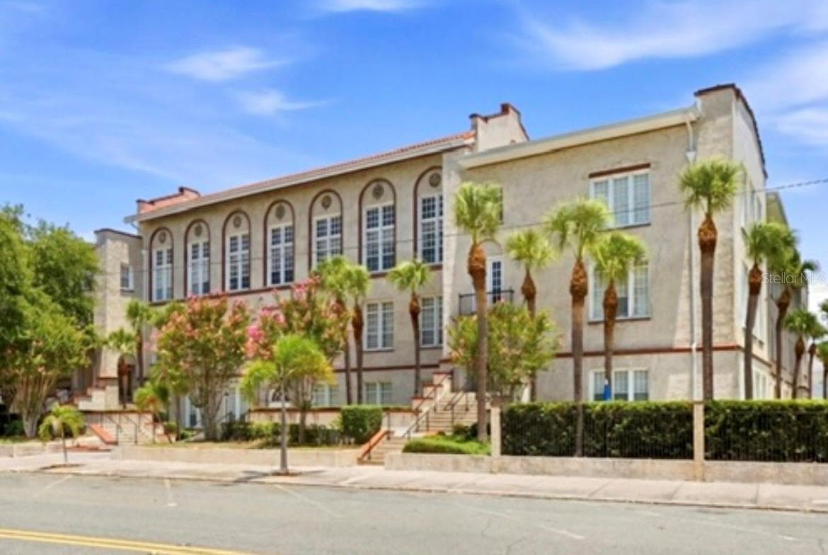 Front of Building View 3 - 701 MIRROR LAKE DR N #120, ST PETERSBURG