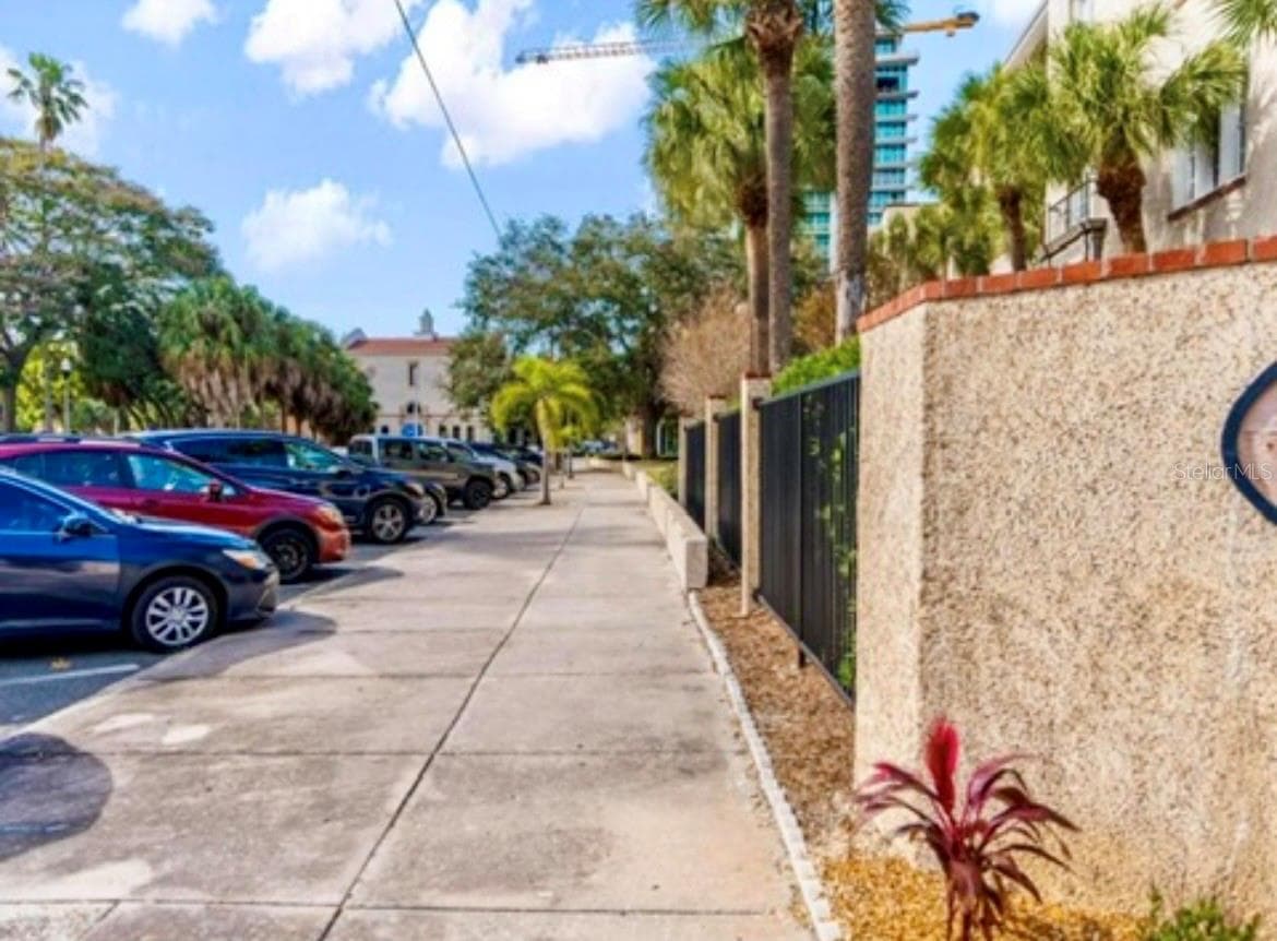 Parking Area in Front of Building - 701 MIRROR LAKE DR N #120, ST PETERSBURG